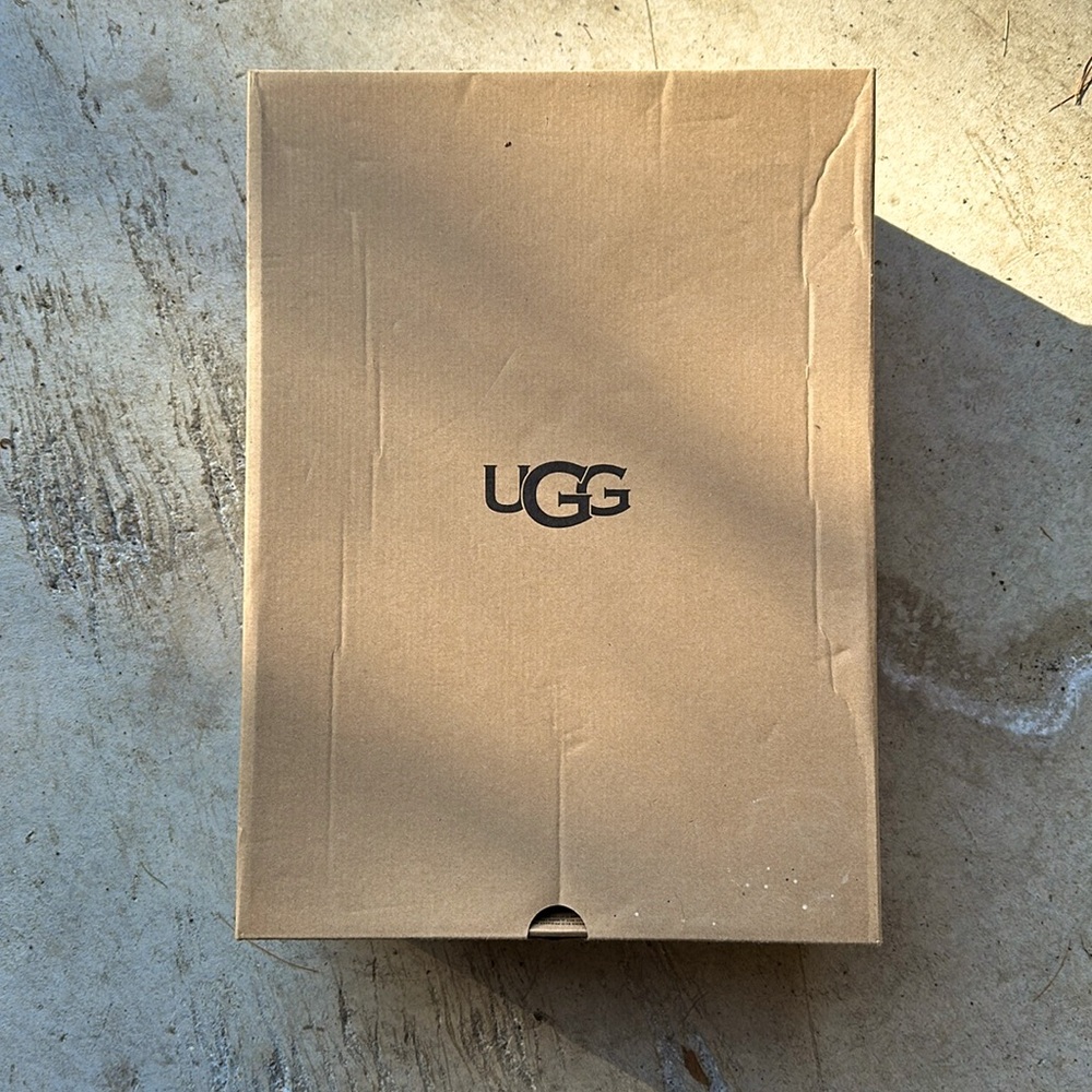 Like new Ugg boots size 6.5 with original box.